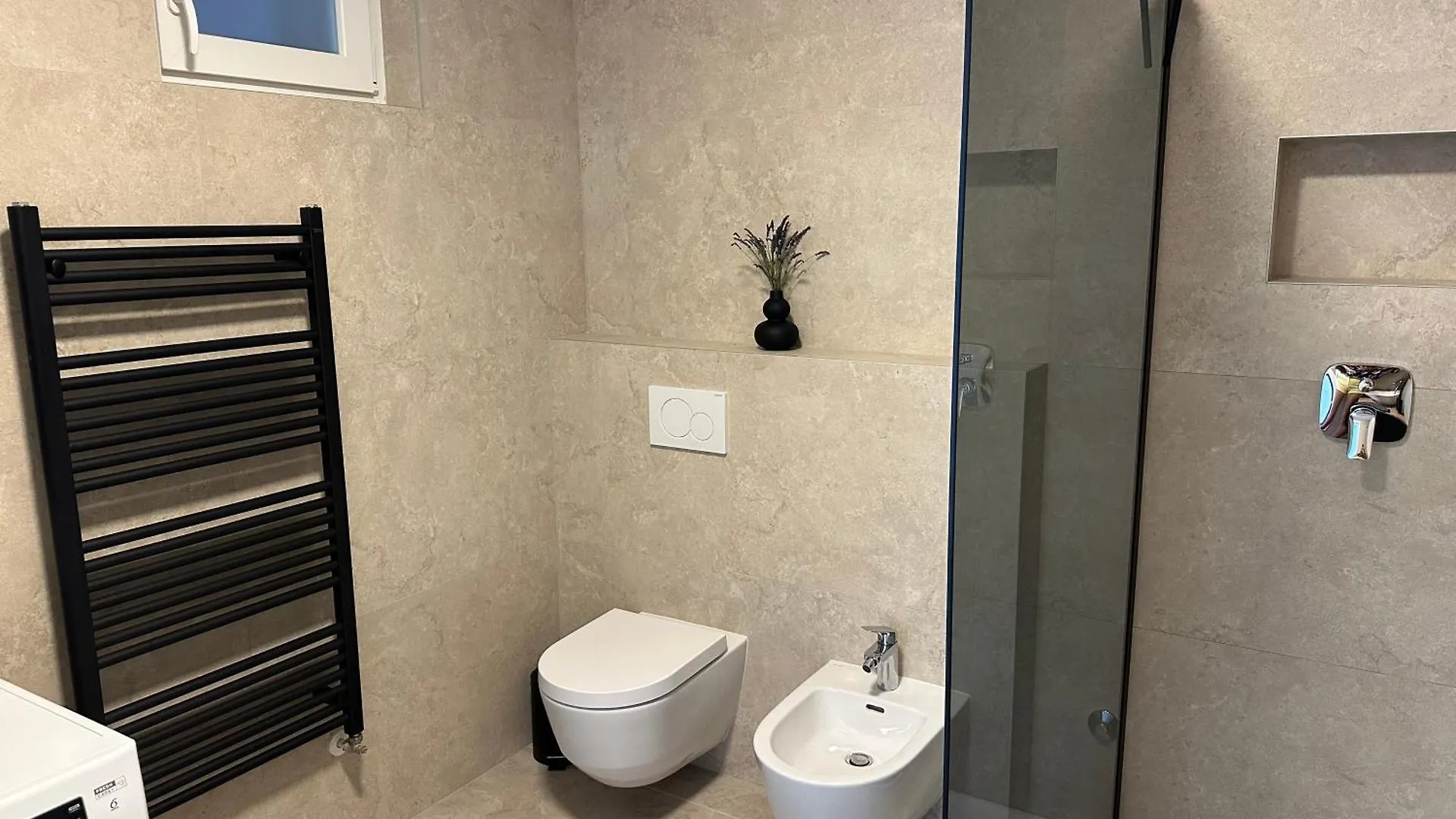 Fiorea Apartment Πούλα