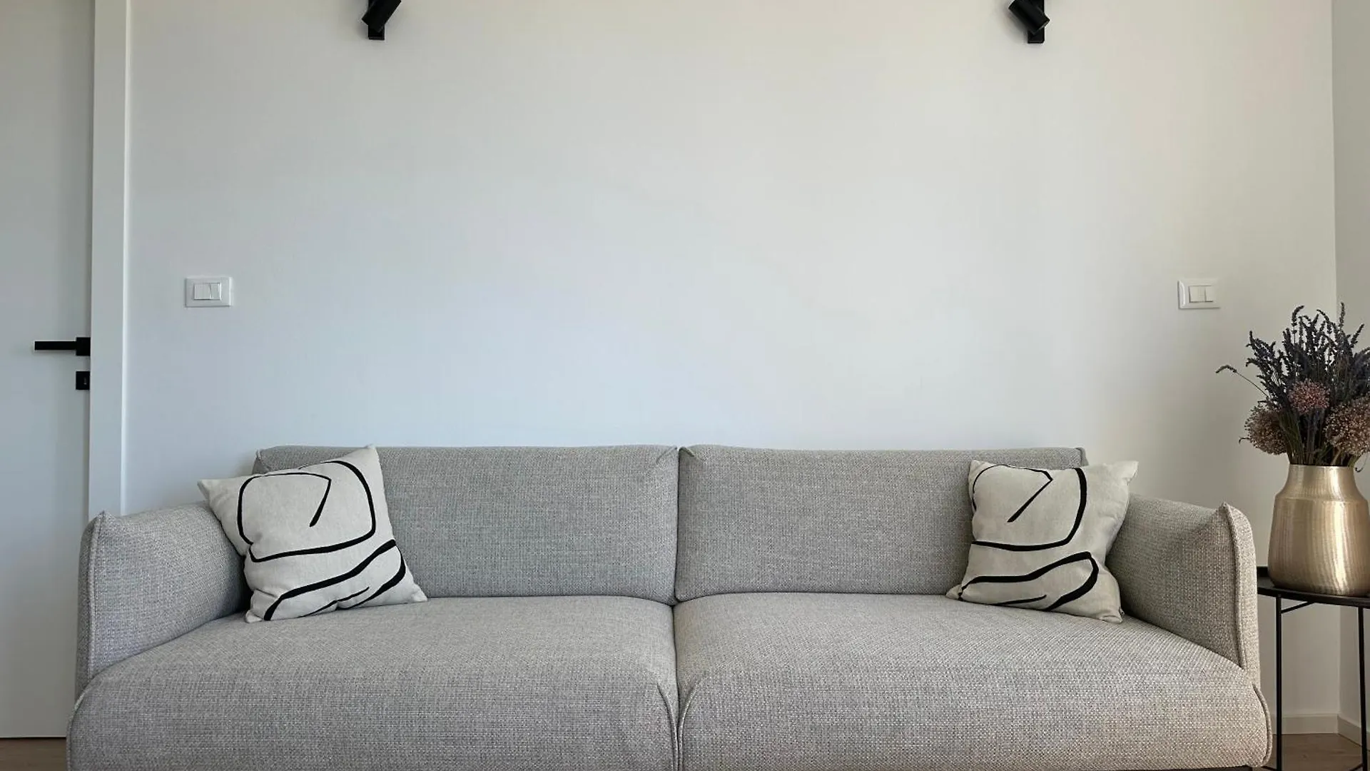 Fiorea Apartment Πούλα