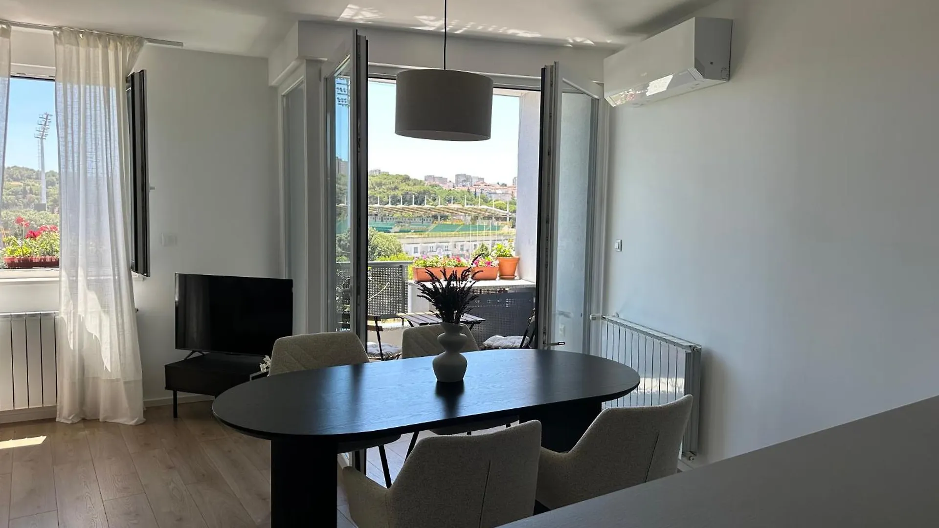 Fiorea Apartment Πούλα