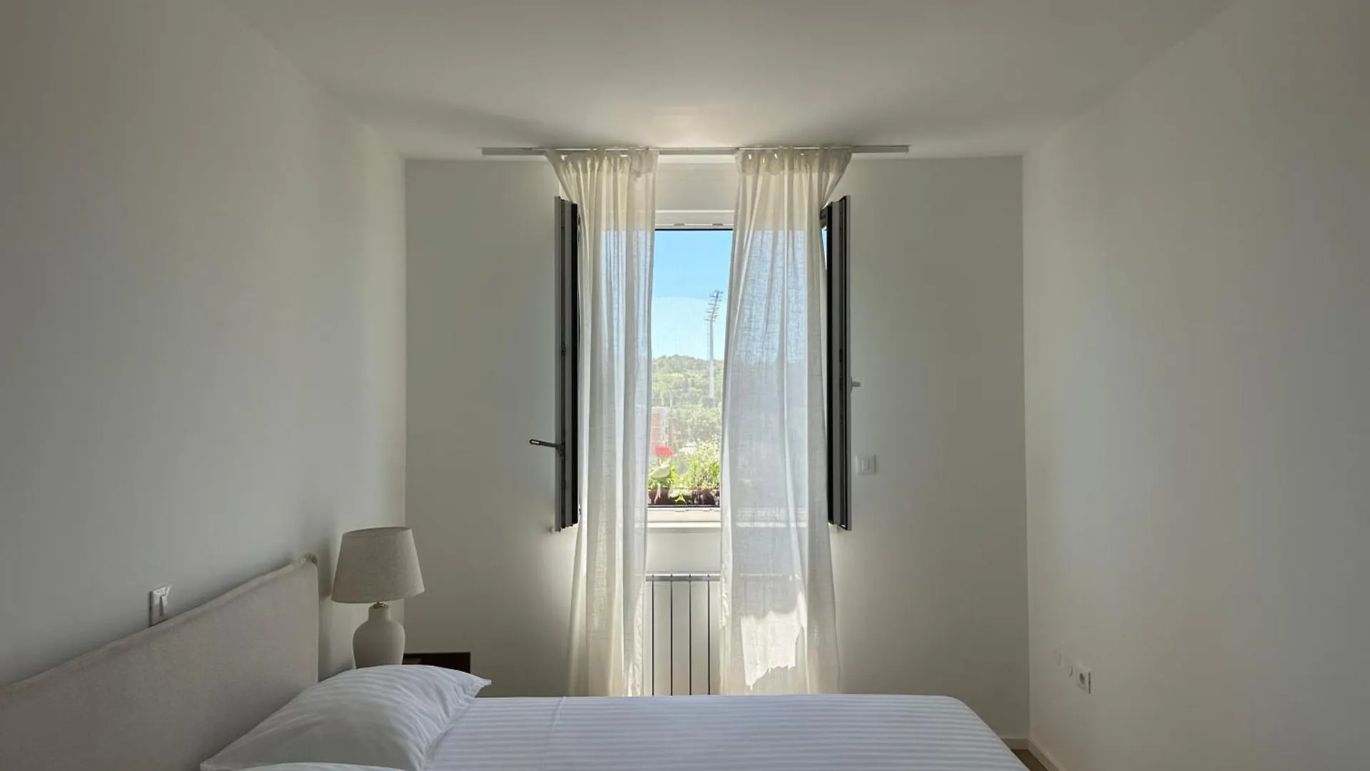 Fiorea Apartment Πούλα