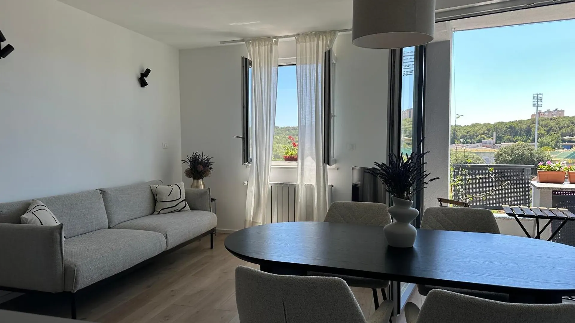 Fiorea Apartment Πούλα