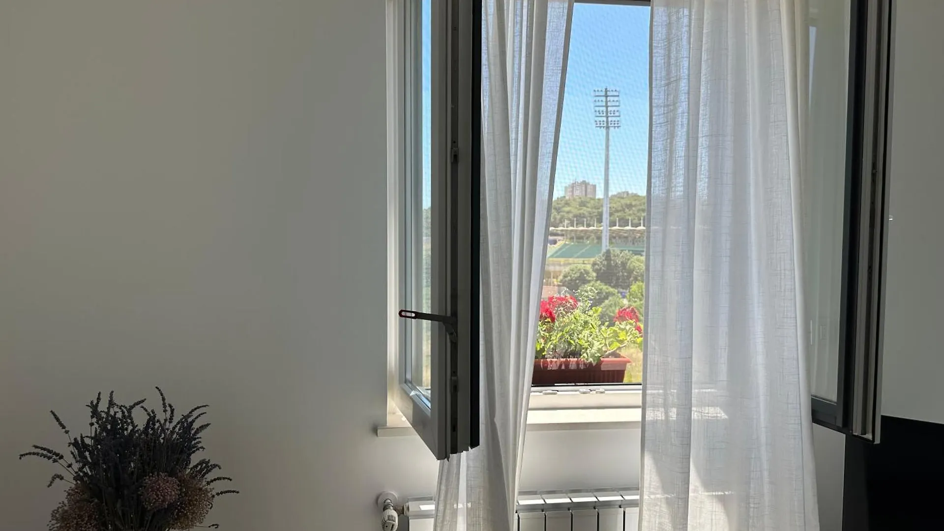 Fiorea Apartment Πούλα